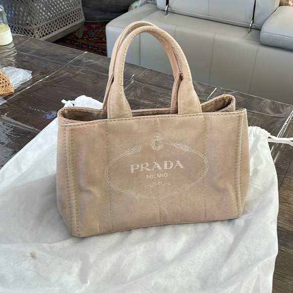 PRADA enameled metal triangular tote - Picture 3 of 13